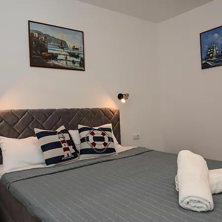 Porto Azzurro Apartments Tivat Exterior photo